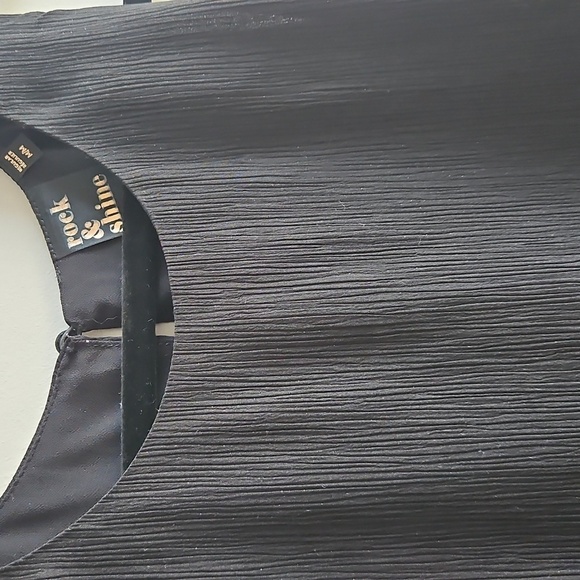 2/$20 Rock & Shine - Elegant Black Sleeveless Top - Size Medium - Picture 2 of 6